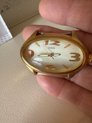 Reloj GUESS dorado y blanco