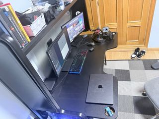 Mesa Gaming Negra con Estantería 140x80