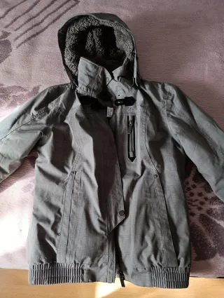 Chaqueta gris hombre