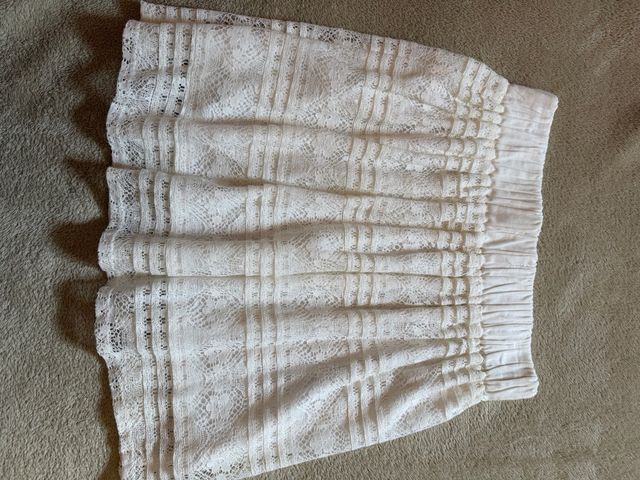 Falda blanca de encaje
