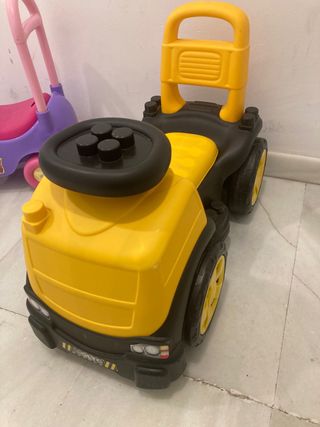 Correpasillos amarillo para niños