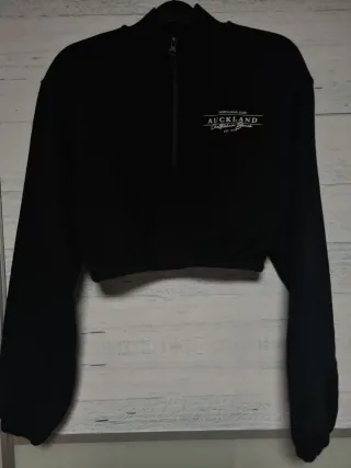 Sudadera cropped Bershka negra Talla XS