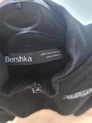 Sudadera cropped Bershka negra Talla XS