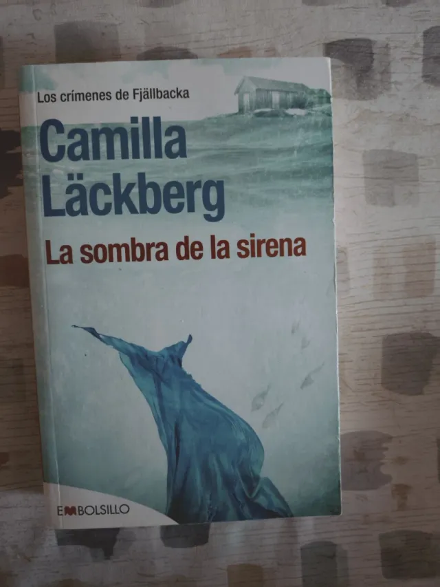 La sombra de la sirena: Un ramo de lirios blanc...