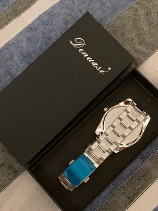 Reloj Denuasi Elegante Quartz Blanco y Plateado