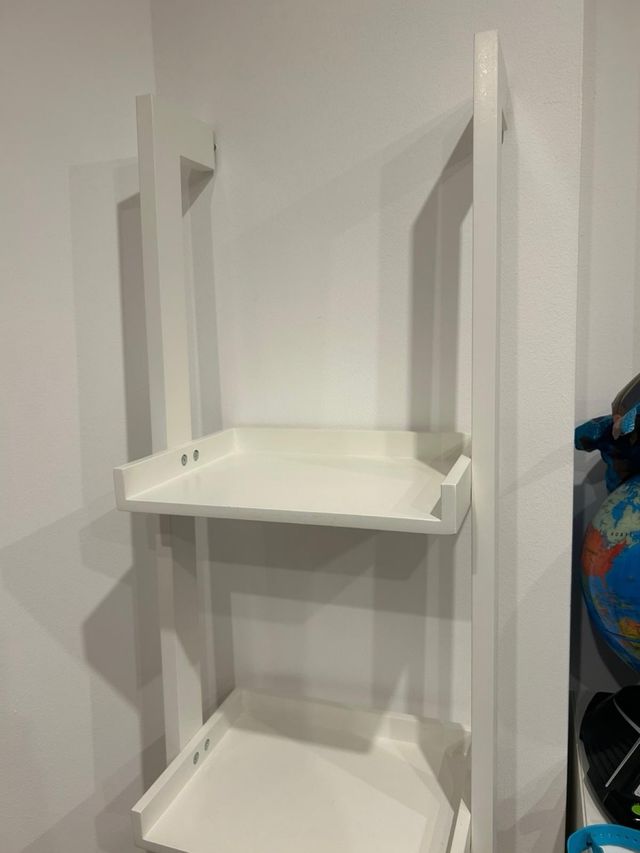 Estantería blanca de madera