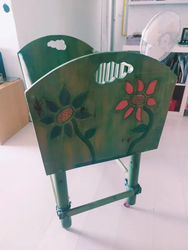 Cuna de madera hecha a mano