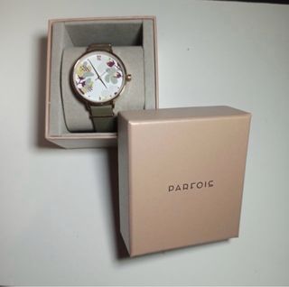 Reloj Parfois floral verde y blanco