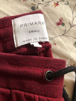 Pantalón granate Primark Talla S