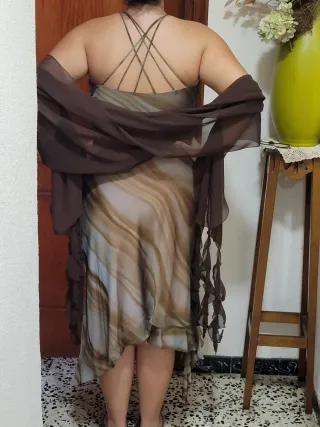 Vestido largo estampado, asimétrico.