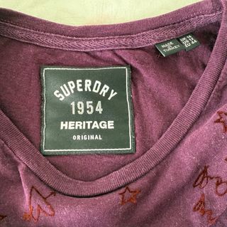 Camiseta Superdry morada con estampado plateado