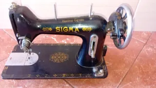 Máquina de coser Sigma antigua