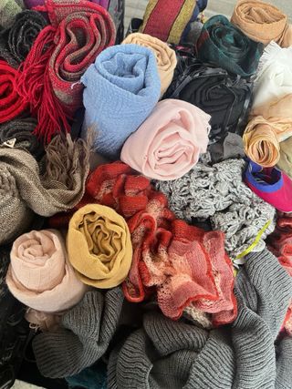 Stock Sciarpe e Foulard - Oltre 40 Pezzi