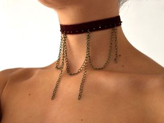 Gargantilla cadenas burdeos