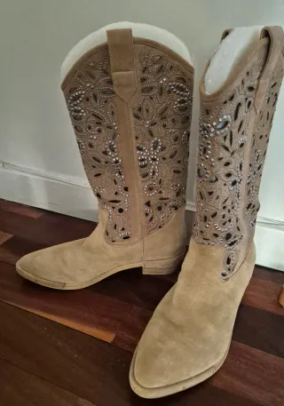 Botas Alma en Pena Beige Tachuelas