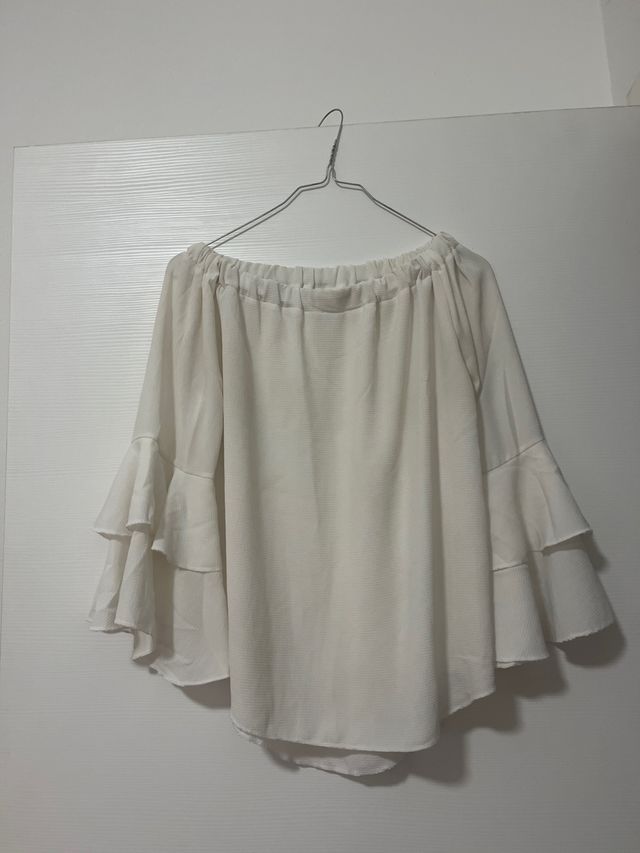 Blusa bianca spalle scoperte