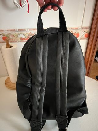 Mochila pequeña negra Mango