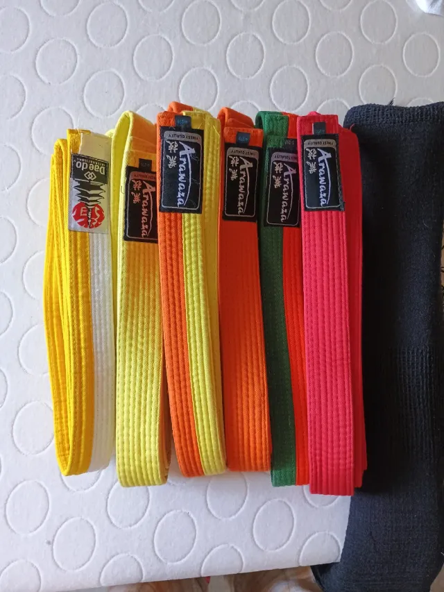 Cinturones de kárate Arawaza y Daedo