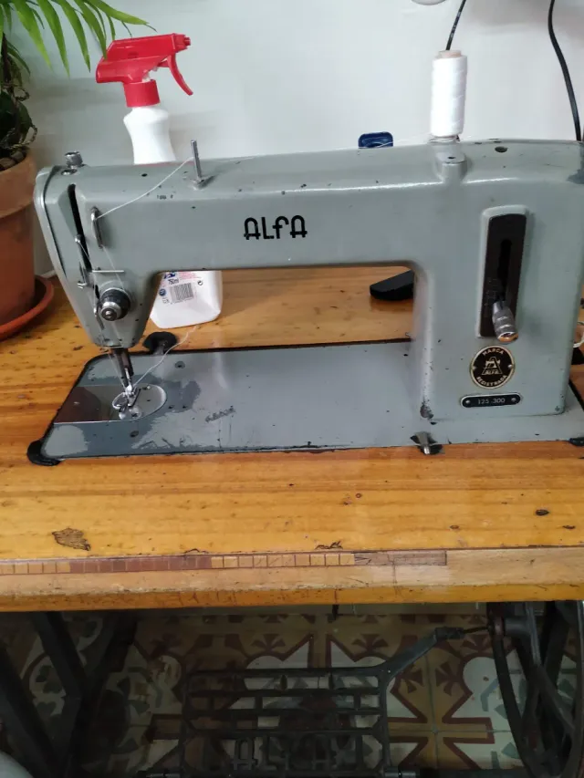 Máquina de coser Alfa 125-300