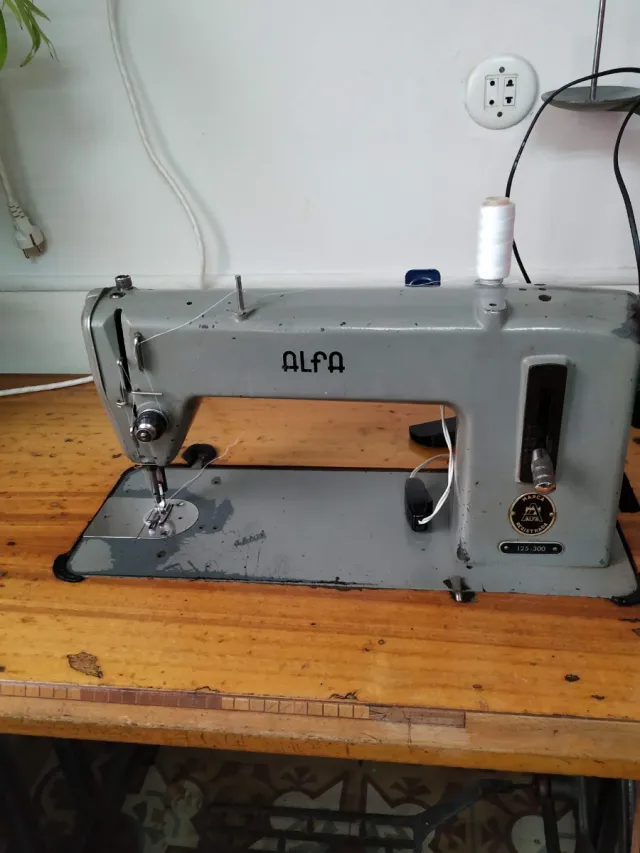 Máquina de coser Alfa 125-300