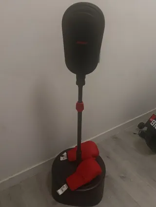 Saco de boxeo y guantes(no envío a domiciliol