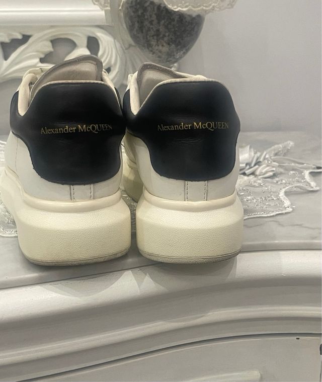 Scarpe Alexander McQueen bianche e nere