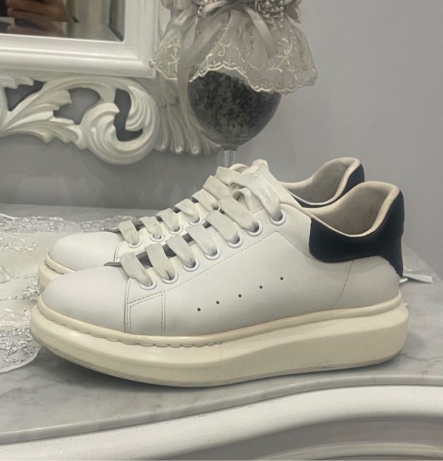 Scarpe Alexander McQueen bianche e nere
