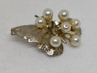 Spilla vintage farfalla con perle