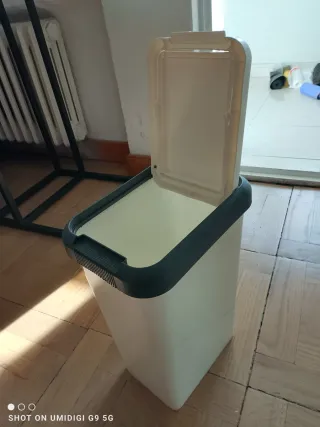 Pattumiera da bagno in bianco e nero da 12 litri