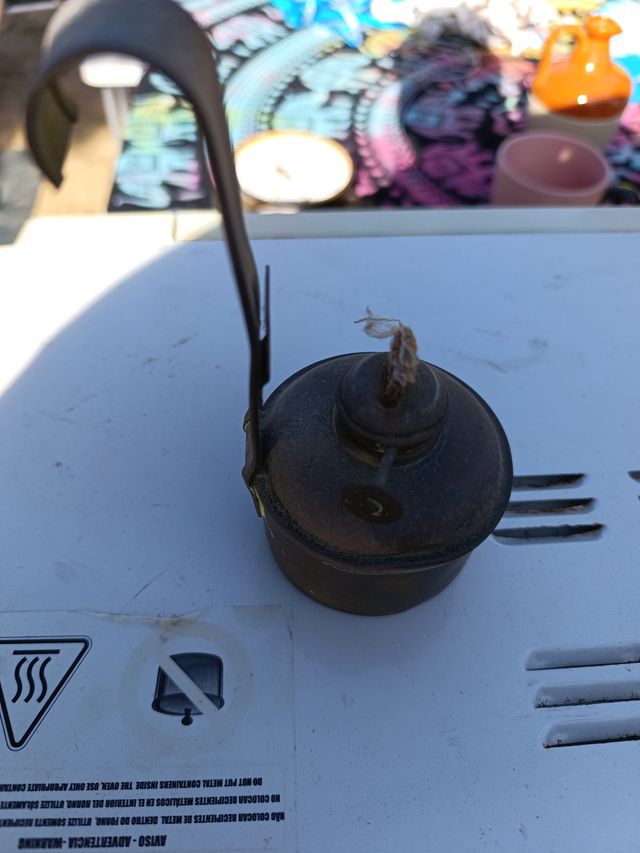 Candil de metal antiguo