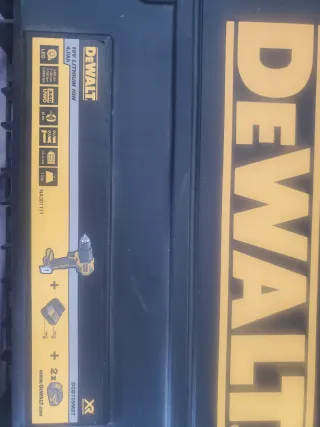 Taladro Percutor DeWalt DCD709M2T-QW 18V