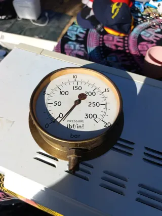 Manómetro de presión 0-300 psi / bar