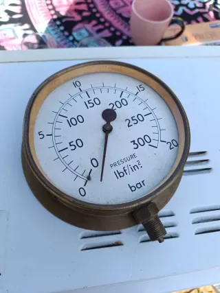 Manómetro de presión 0-300 psi / bar