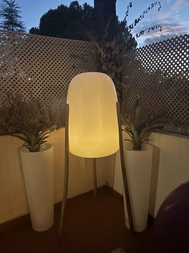 Lámpara Solar Pie Diseño Moderno