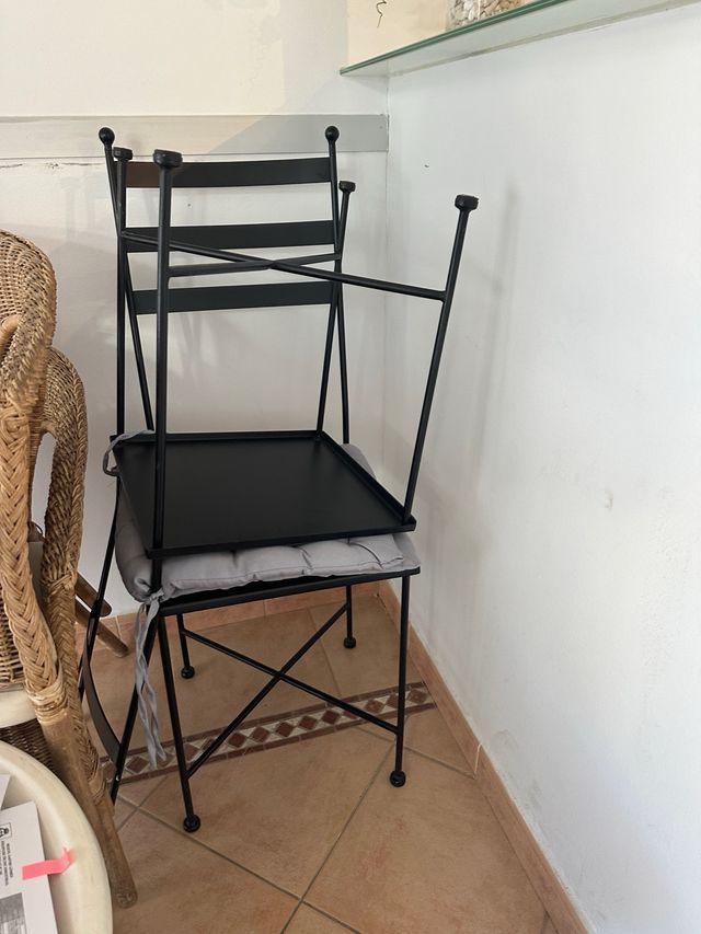 Sillas de salón negras con almohadillas grises x 4