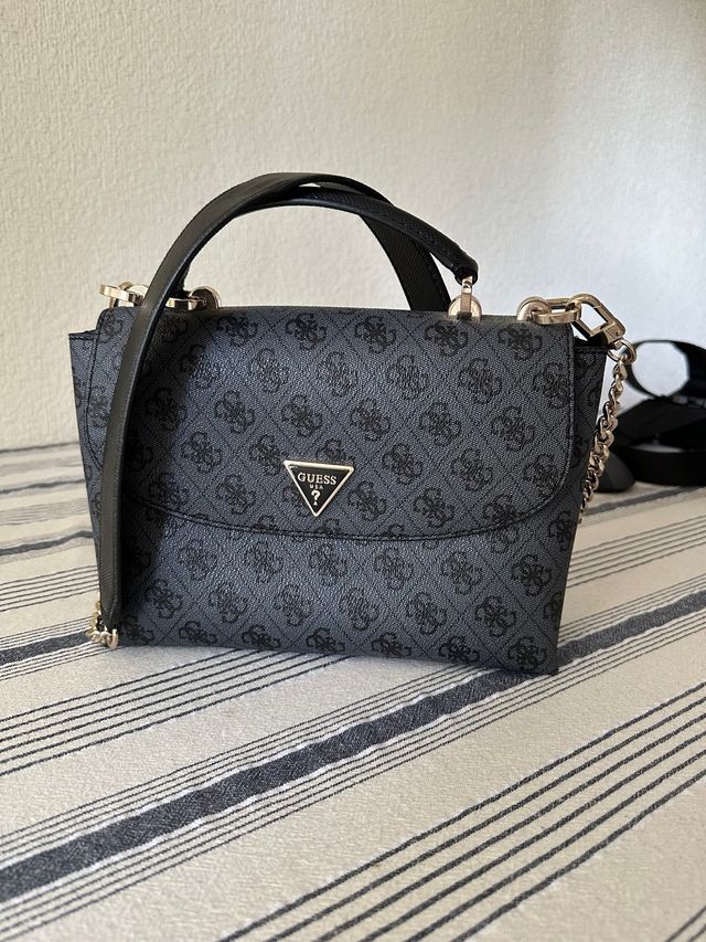 Bolso Guess Negro y Gris Monogram