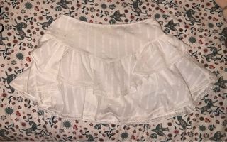 Falda volantes Bershka con short