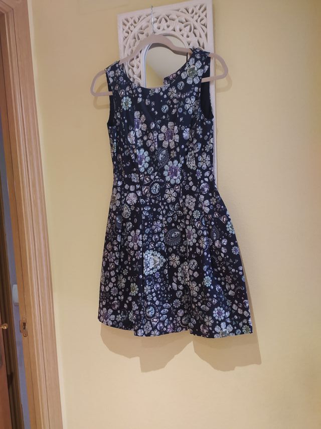 Vestido estampado floral y de diamantes