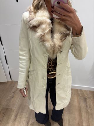 Abrigo blanco piel con cuello de pelo