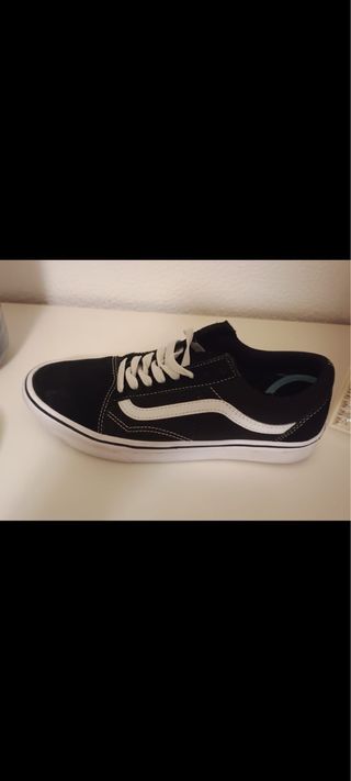 Zapatillas Vans Old Skool Negras y Blancas