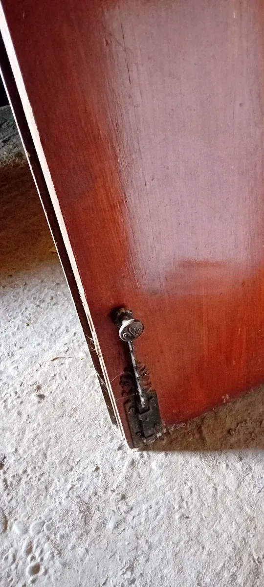 Puerta exterior doble de madera