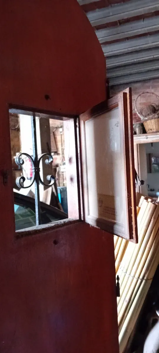 Puerta exterior doble de madera