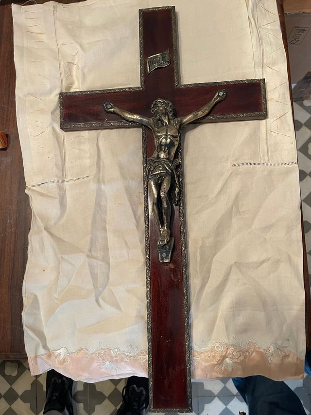 Crucifijo antiguo madera y metal
