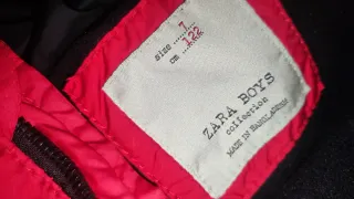 Giacca rossa con cappuccio per bambini