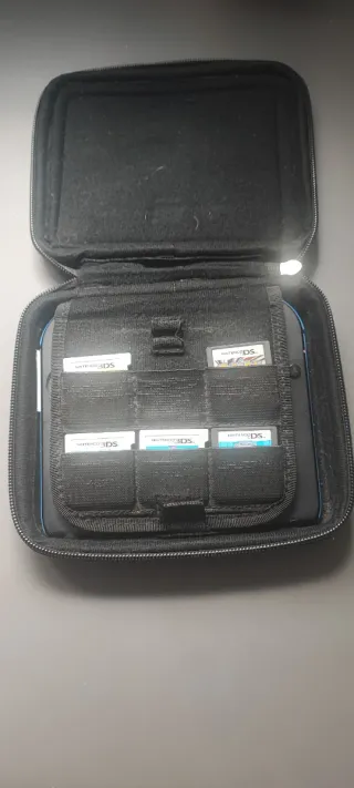 Nintendo 2DS con 7 juegos y cargador