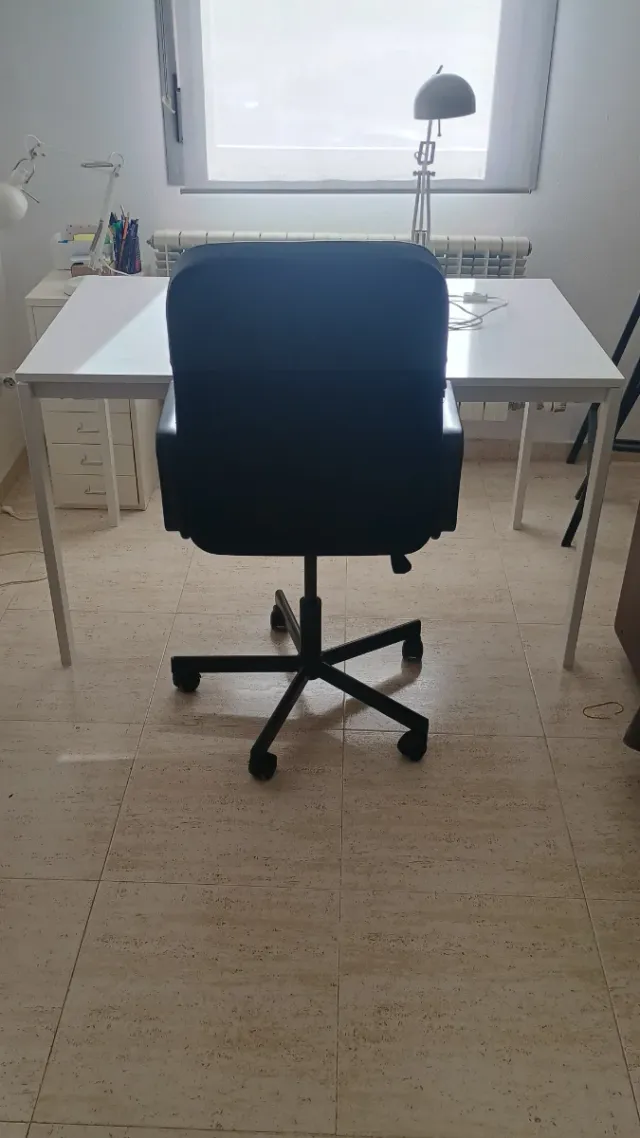 Conjunto Escritorio, Silla y Lámpara