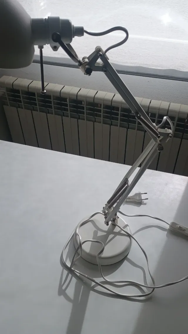 Conjunto Escritorio, Silla y Lámpara