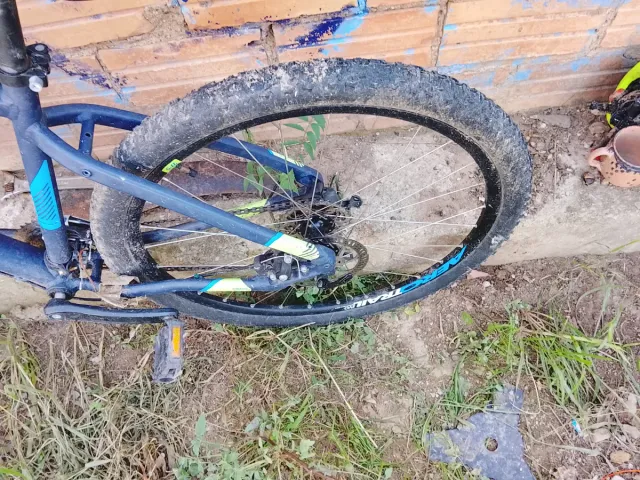 Bicicleta Btwin Azul y Negra