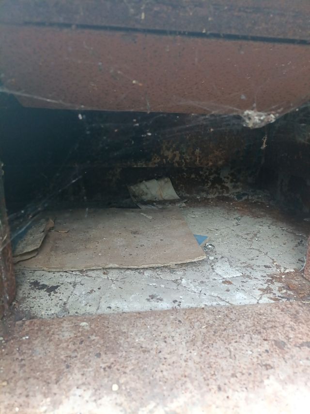 Forno in metallo e terracotta