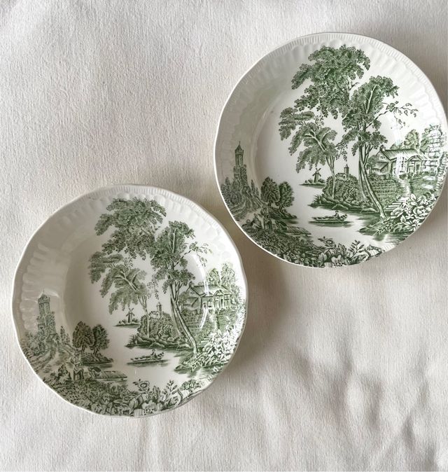 Coppia Ciotoline Inglesi Paesaggio Verde 